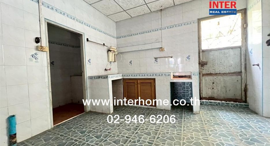 For sale 2 bed townhouse in Mueang Samut Sakhon, Samut Sakhon