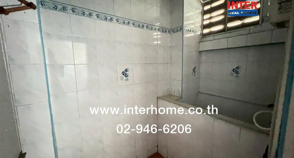 For sale 2 bed townhouse in Mueang Samut Sakhon, Samut Sakhon