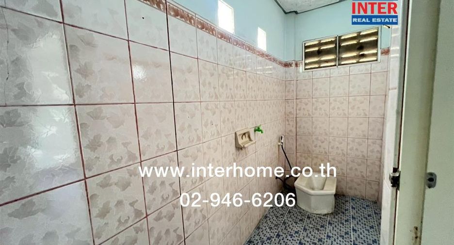 For sale 2 bed townhouse in Mueang Samut Sakhon, Samut Sakhon