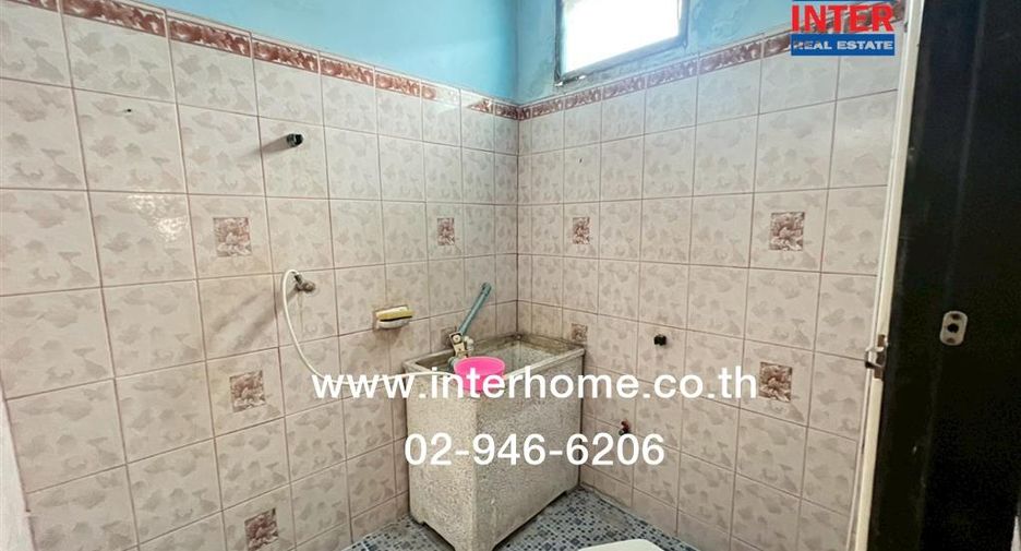 For sale 2 bed townhouse in Mueang Samut Sakhon, Samut Sakhon