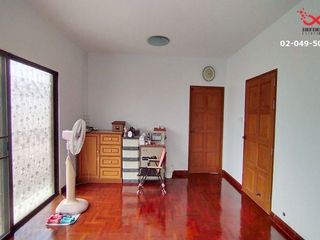 For sale 5 Beds townhouse in Bang Na, Bangkok