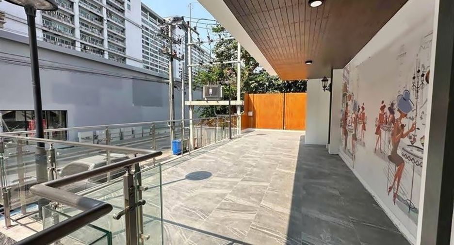 For rent retail Space in Khlong Toei, Bangkok