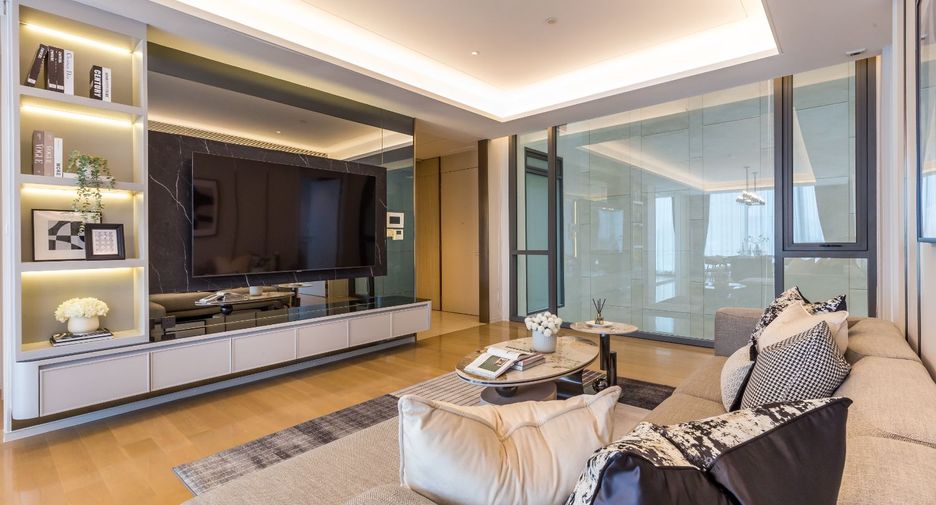 For rent 2 bedrooms condo in Pathum Wan, Bangkok