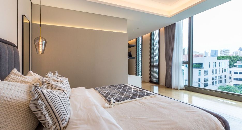 For rent 2 bedrooms condo in Pathum Wan, Bangkok
