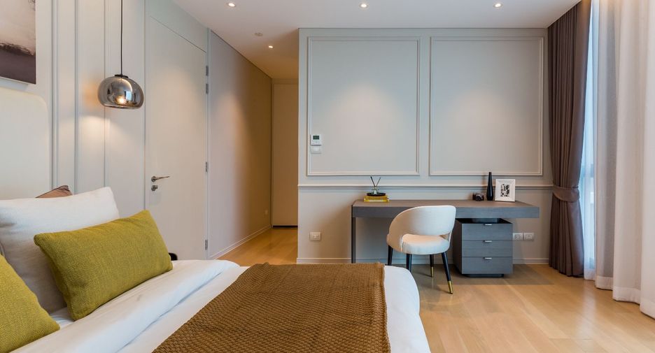 For rent 2 bedrooms condo in Pathum Wan, Bangkok