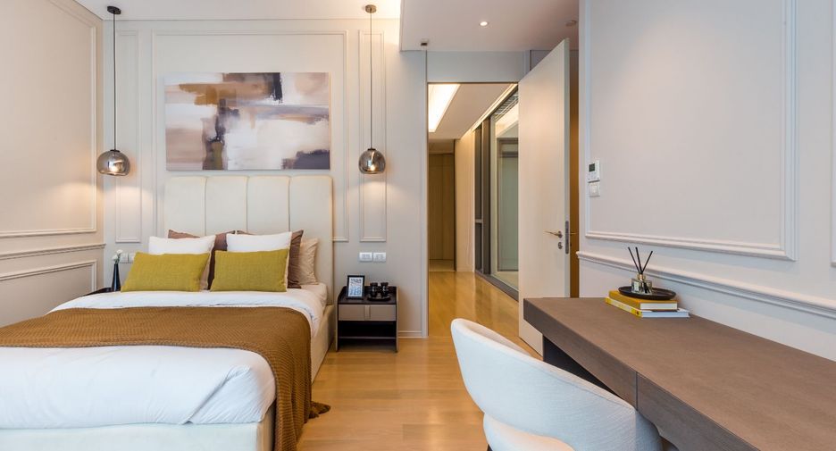 For rent 2 bedrooms condo in Pathum Wan, Bangkok
