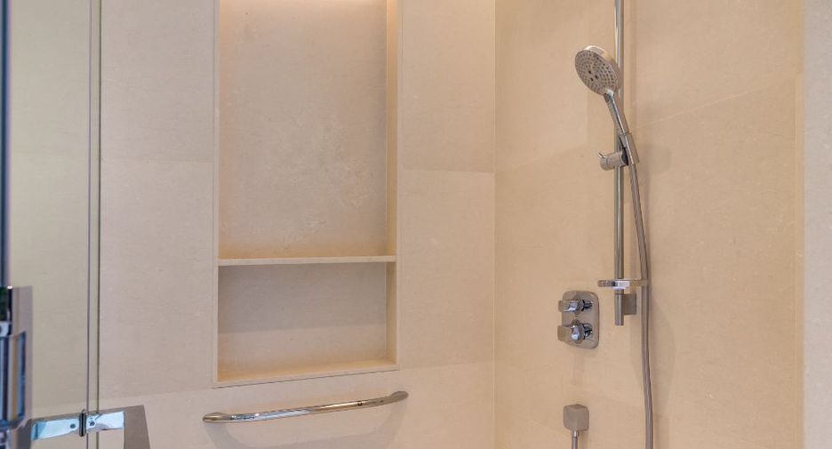 For rent 2 bedrooms condo in Pathum Wan, Bangkok
