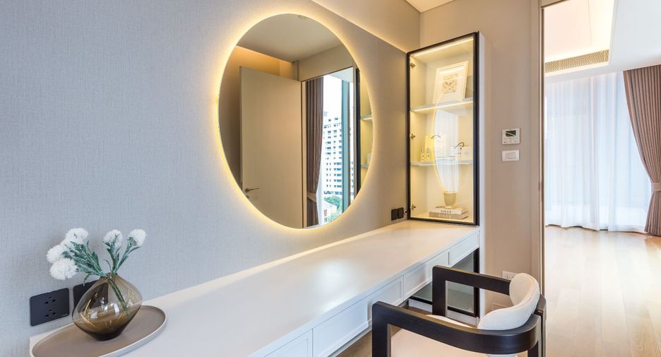 For rent 2 bedrooms condo in Pathum Wan, Bangkok