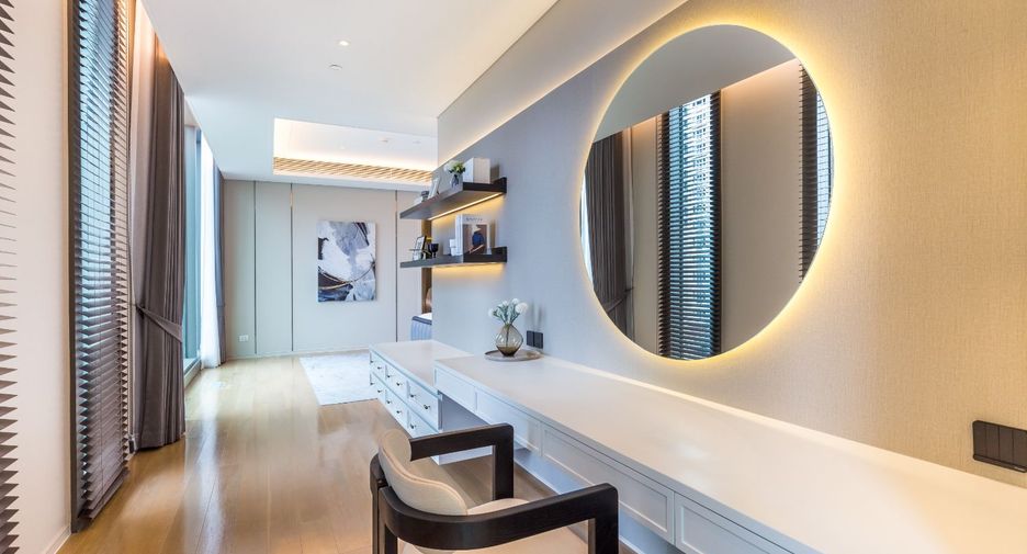 For rent 2 bedrooms condo in Pathum Wan, Bangkok