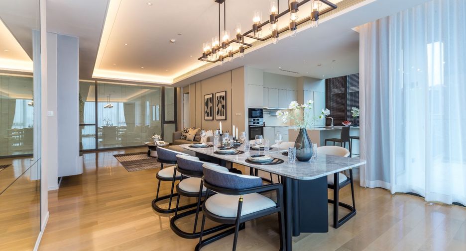 For rent 2 bedrooms condo in Pathum Wan, Bangkok