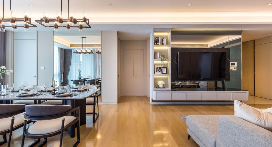 For rent 2 bedrooms condo in Pathum Wan, Bangkok