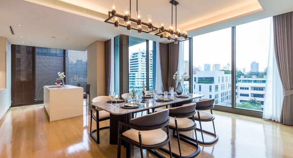 For rent 2 bedrooms condo in Pathum Wan, Bangkok