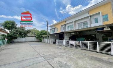Casa adosada en venta de 3 habitaciones en Chom Thong, Bangkok