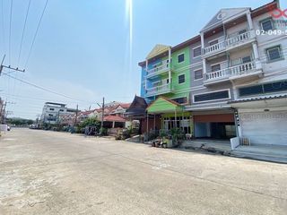For sale 3 Beds retail Space in Lam Luk Ka, Pathum Thani