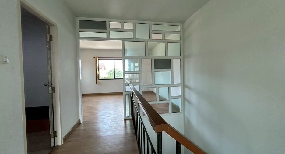 Local comercial en alquiler y en venta de 4 habitaciones en Mueang Chon Buri, Chonburi