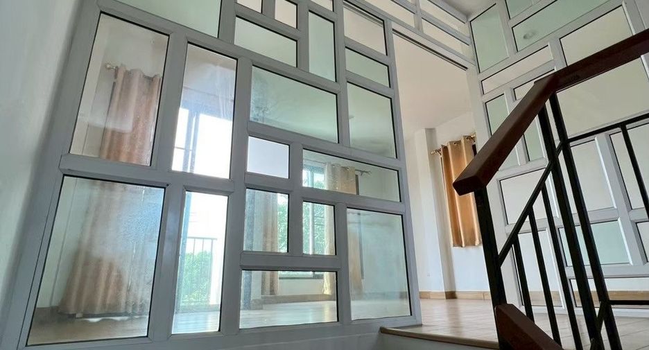 Local comercial en alquiler y en venta de 4 habitaciones en Mueang Chon Buri, Chonburi