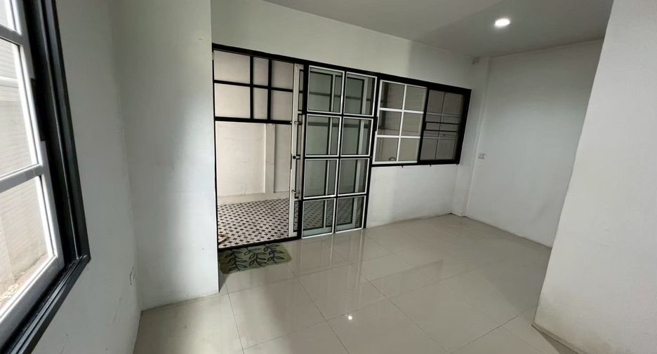 Local comercial en alquiler y en venta de 4 habitaciones en Mueang Chon Buri, Chonburi