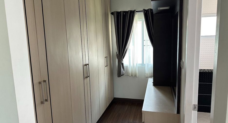 For sale 4 bedrooms house in San Kamphaeng, Chiang Mai