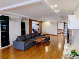 For rent 3 bed condo in Khlong Toei, Bangkok