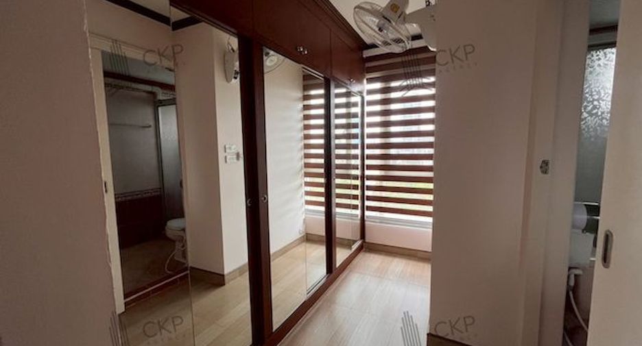 For sale 2 bedrooms condo in Yan Nawa, Bangkok