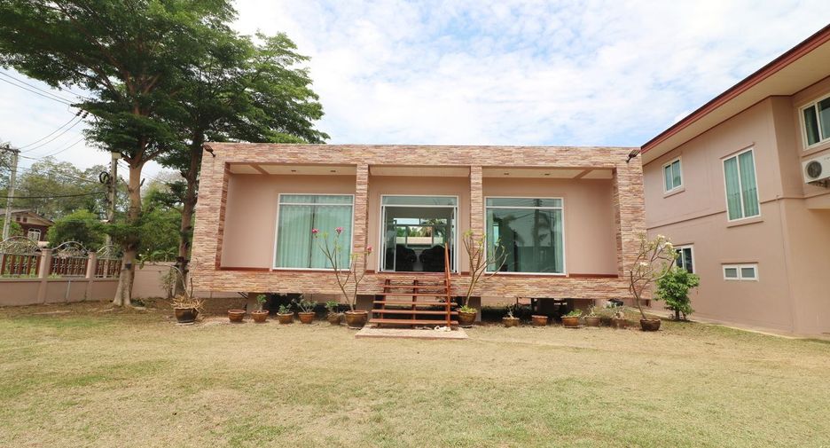 For sale 5 bed house in Mueang Udon Thani, Udon Thani