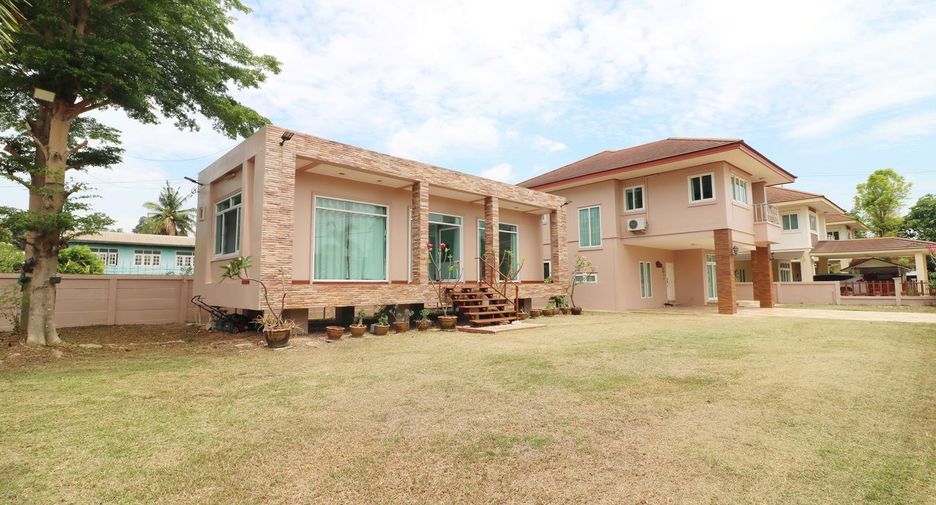 For sale 5 bed house in Mueang Udon Thani, Udon Thani