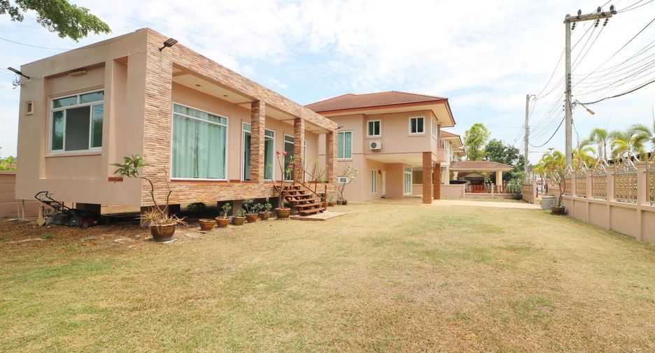 For sale 5 bed house in Mueang Udon Thani, Udon Thani