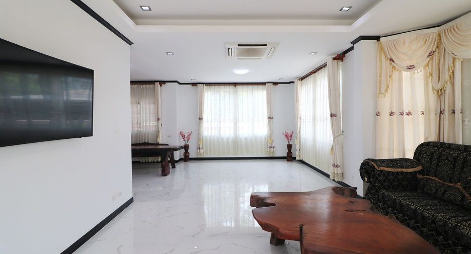 For sale 5 bed house in Mueang Udon Thani, Udon Thani