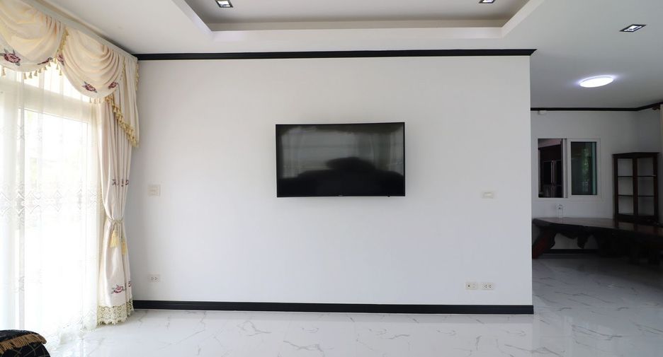 For sale 5 bed house in Mueang Udon Thani, Udon Thani