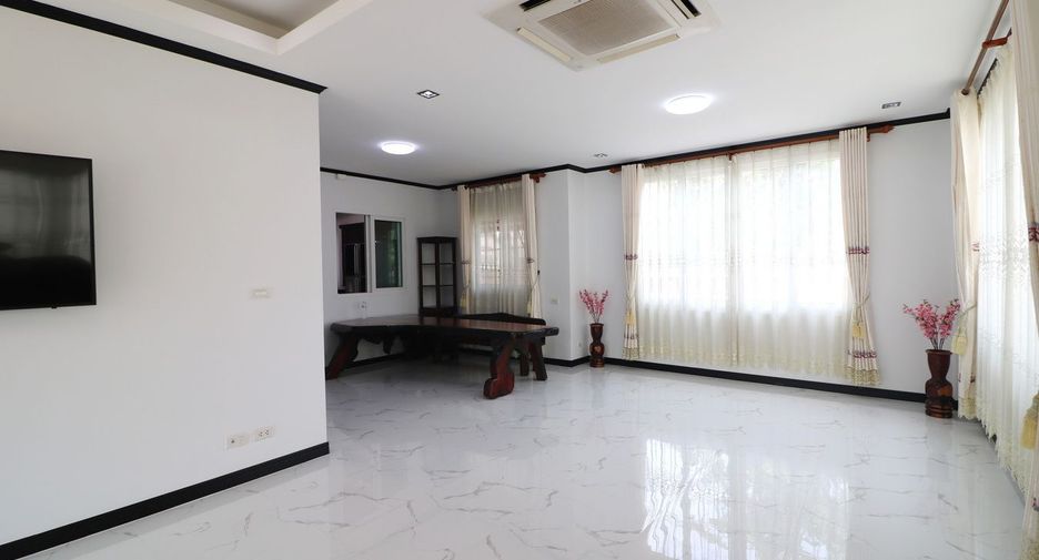 For sale 5 bed house in Mueang Udon Thani, Udon Thani