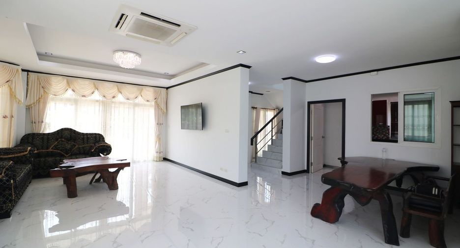 For sale 5 bed house in Mueang Udon Thani, Udon Thani