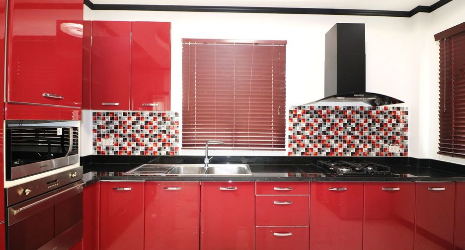 For sale 5 bed house in Mueang Udon Thani, Udon Thani