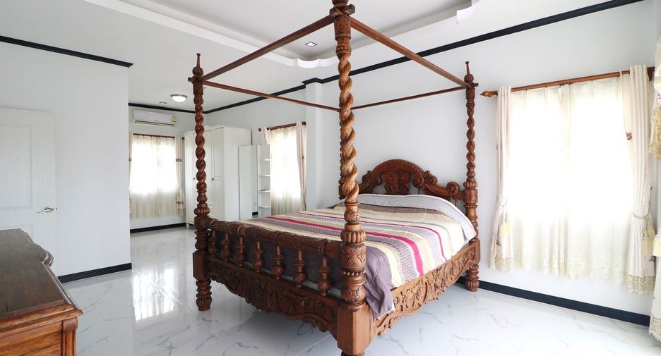 For sale 5 bed house in Mueang Udon Thani, Udon Thani