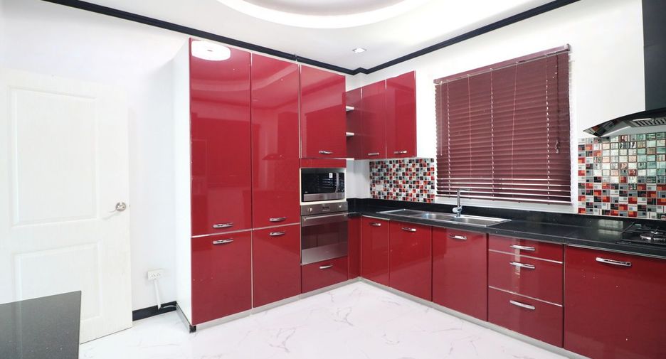 For sale 5 bed house in Mueang Udon Thani, Udon Thani