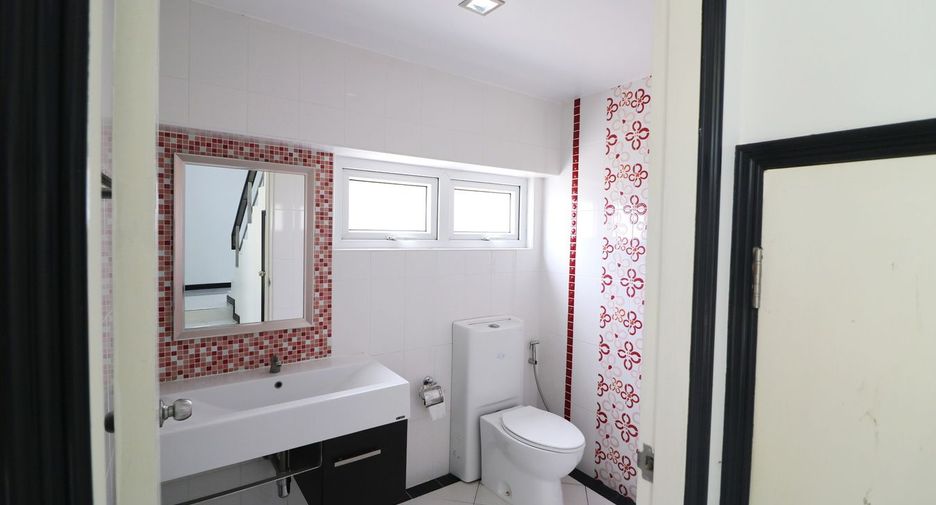 For sale 5 bed house in Mueang Udon Thani, Udon Thani