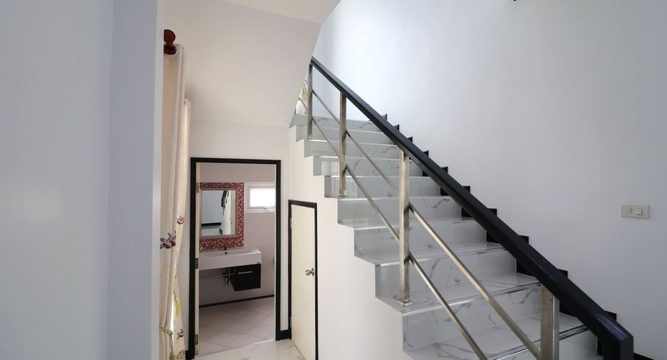 For sale 5 bed house in Mueang Udon Thani, Udon Thani