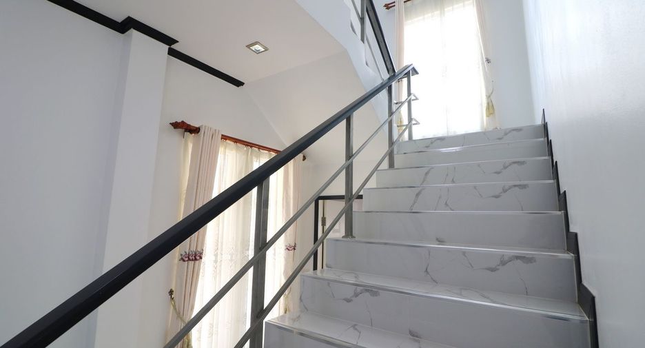 For sale 5 bed house in Mueang Udon Thani, Udon Thani