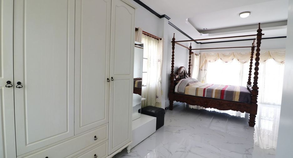 For sale 5 bed house in Mueang Udon Thani, Udon Thani