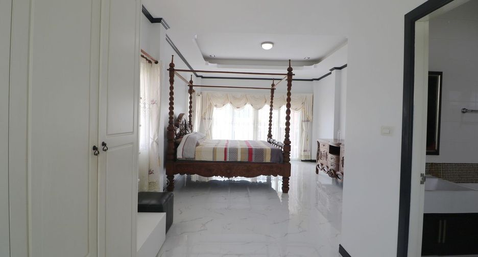 For sale 5 bed house in Mueang Udon Thani, Udon Thani