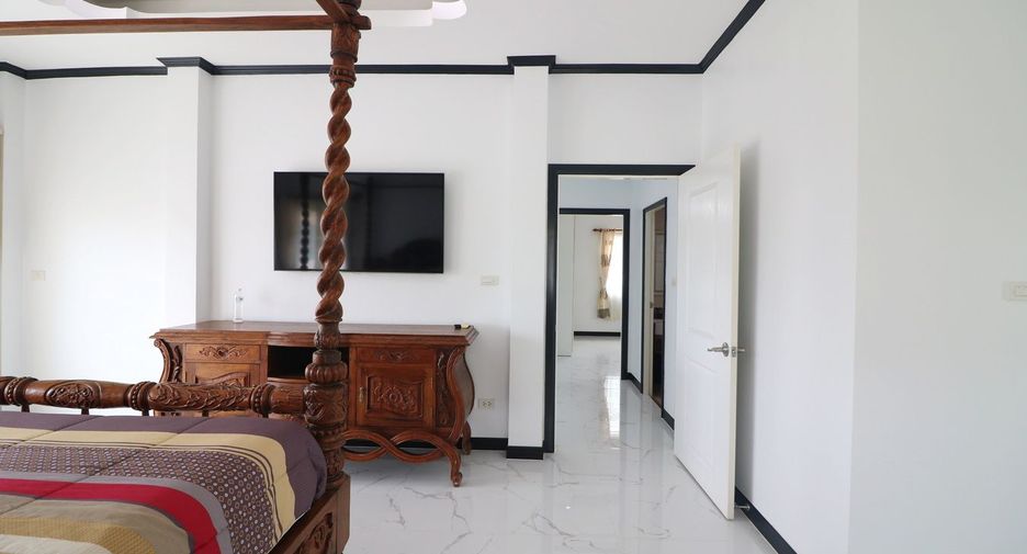 For sale 5 bed house in Mueang Udon Thani, Udon Thani
