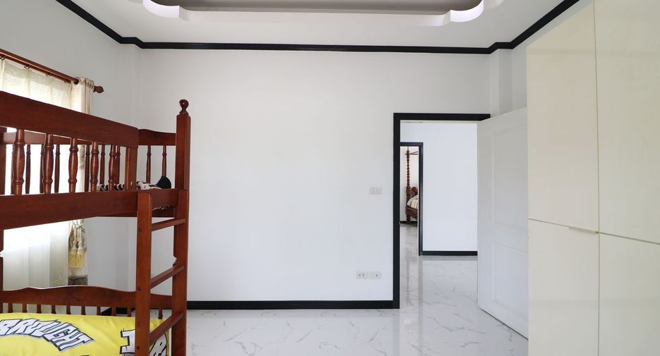 For sale 5 bed house in Mueang Udon Thani, Udon Thani