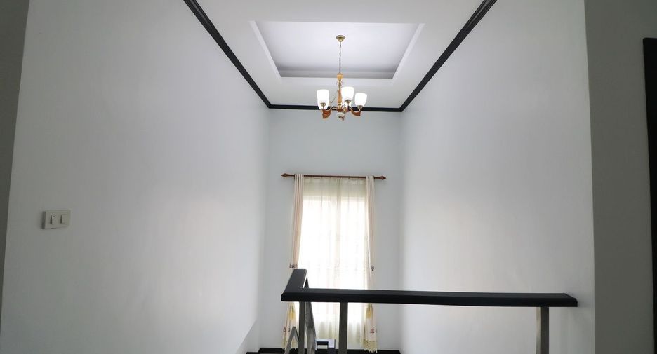 For sale 5 bed house in Mueang Udon Thani, Udon Thani