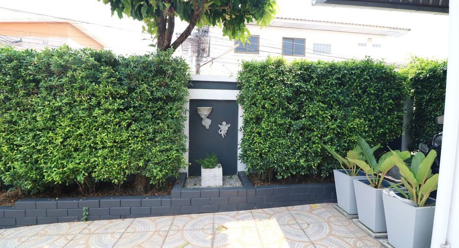 For sale 4 bed house in Mueang Udon Thani, Udon Thani