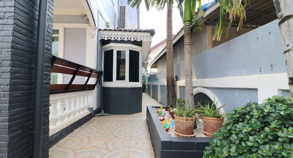 For sale 4 bed house in Mueang Udon Thani, Udon Thani