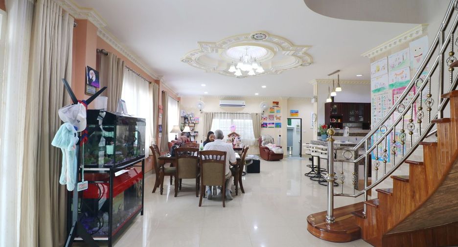 For sale 4 bed house in Mueang Udon Thani, Udon Thani