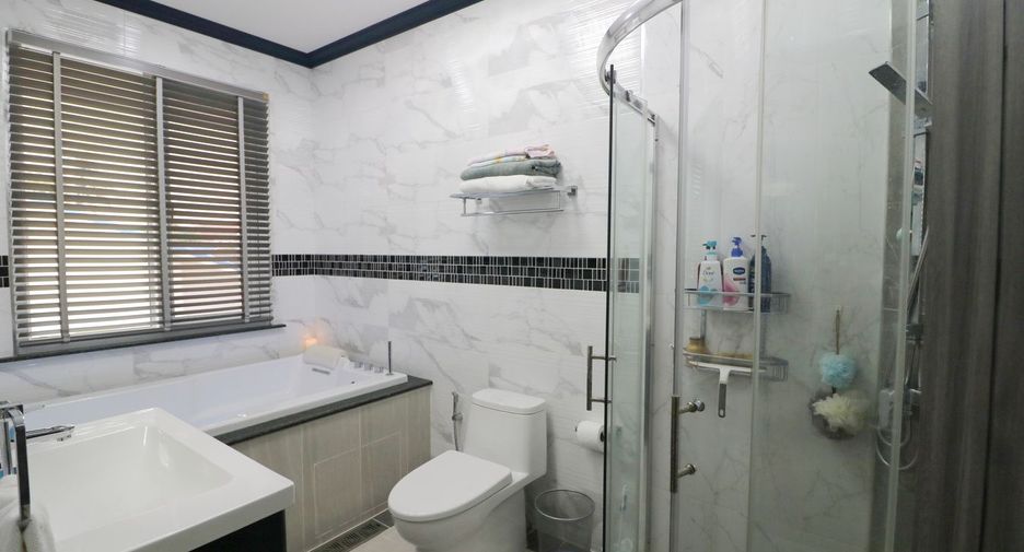 For sale 4 bed house in Mueang Udon Thani, Udon Thani