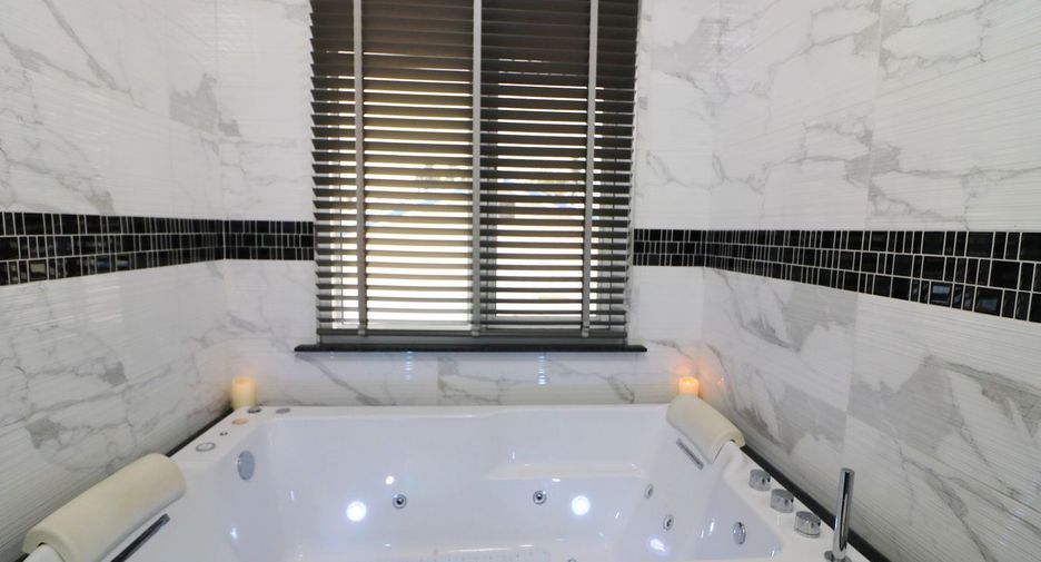 For sale 4 bed house in Mueang Udon Thani, Udon Thani