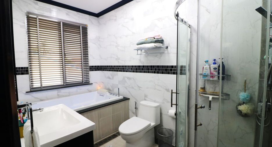 For sale 4 bed house in Mueang Udon Thani, Udon Thani