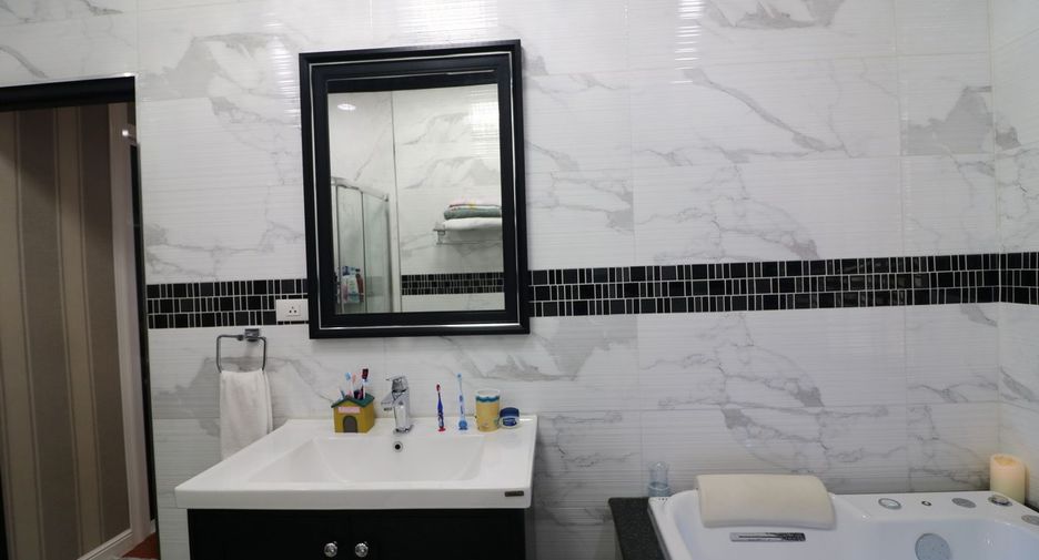 For sale 4 bed house in Mueang Udon Thani, Udon Thani