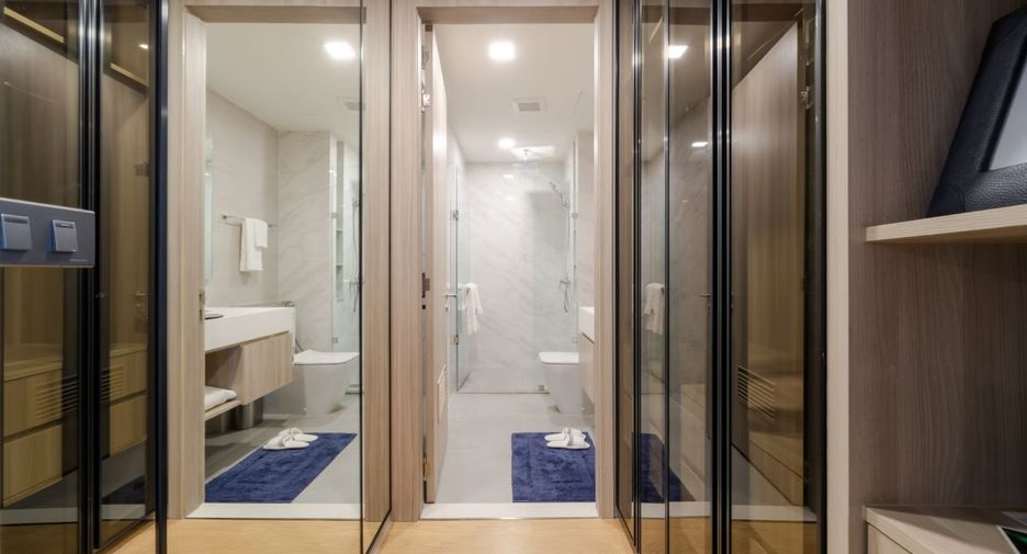 For rent 3 bedrooms condo in Watthana, Bangkok